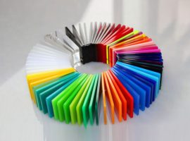 Plexiglass berwarna